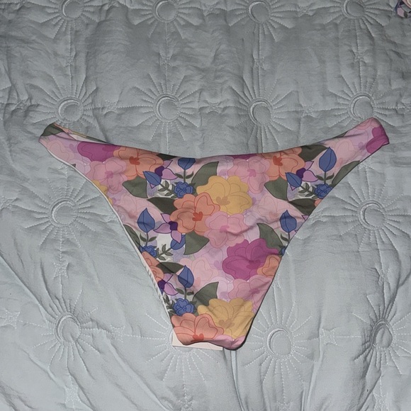 Dippin Daisys bikini set. Both pieces size large. - Picture 4 of 5